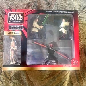 Star Wars Episode 1 Figurine at NWT never removed from box